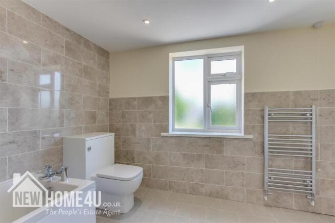 FAMILY BATHROOM: