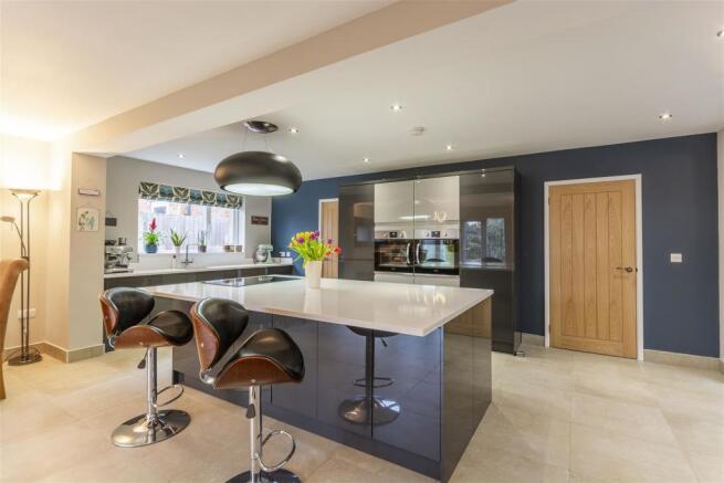 Open Plan Living/Dining Kitchen