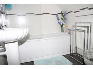 Bathroom (first floor).