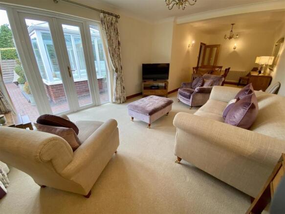 Lounge / Dining Room