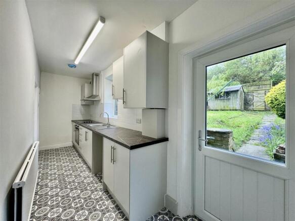 2 bed End of Terrace to rent Image 7