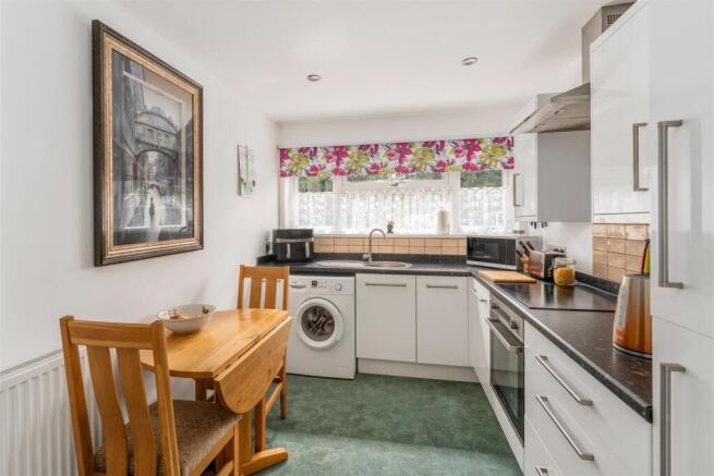 2 Holbech Hill, Farnborough-8.jpg