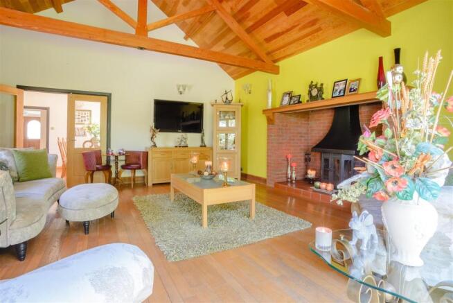 8386342-interior02.jpg