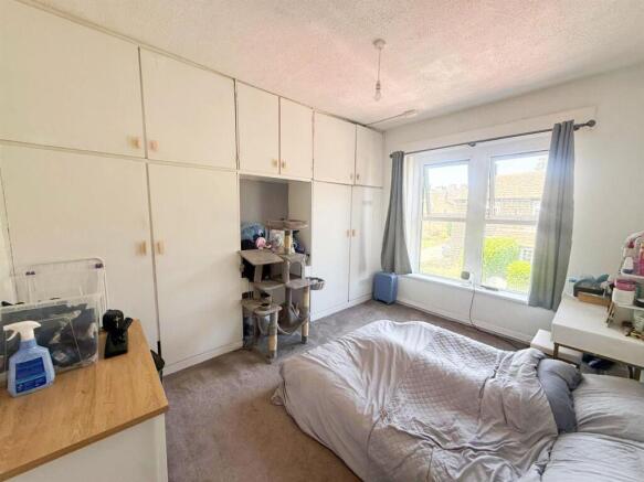 3 bed Apartment for sale Image 6