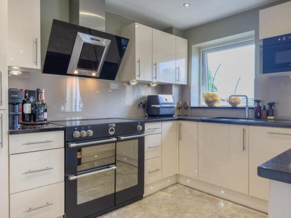 3 bed Semi-Detached for sale Image 5