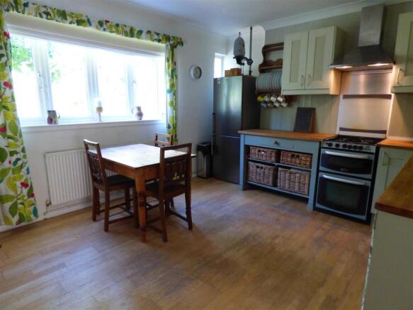 KITCHEN/DINING ROOM