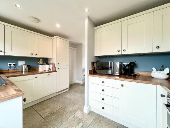 3 bed Terraced for sale Image 9