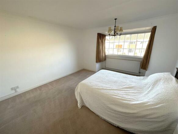 Bed 1 3.jpg