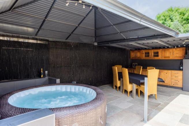 Outside Kitchen / BBQ area