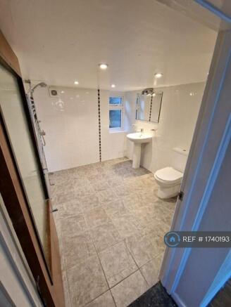 Wetroom/Shower Room En Suite