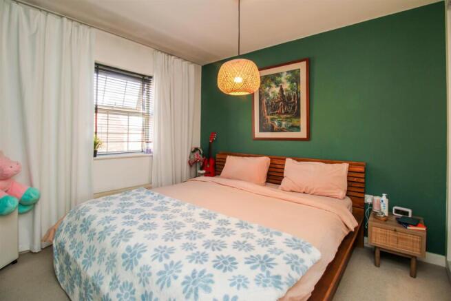 3 bed Town House for sale Image 9
