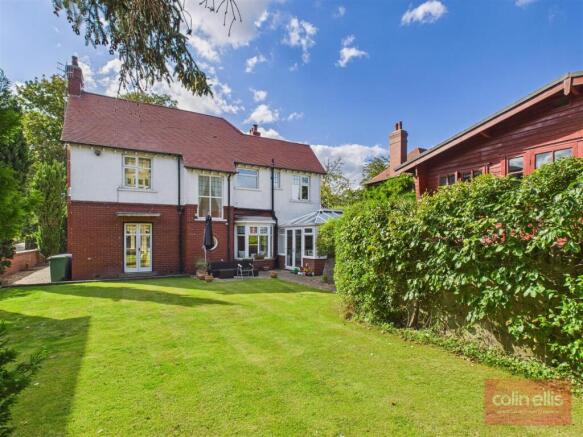 4 bed Detached for sale Image 8