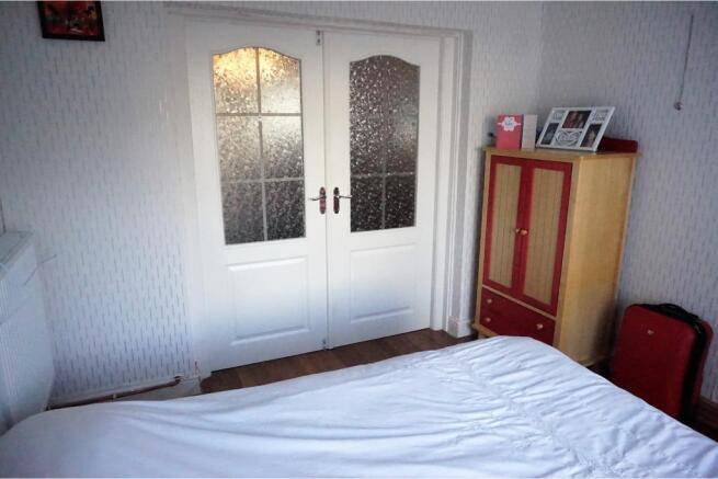 Bed 3 / Dining Room