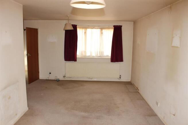 Through-Lounge Dining Room