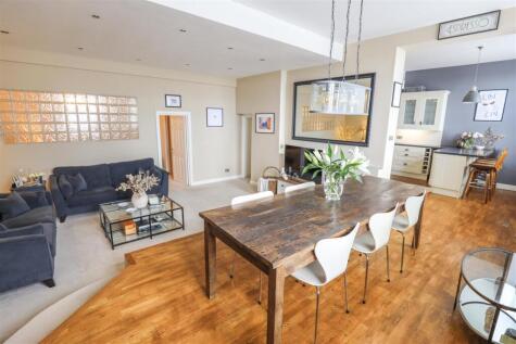 Flat 5, Zoar Court, High Street, Llantrisant, Pontyclun, CF72 8SR
