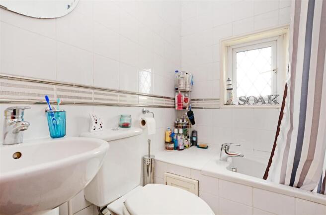 Family Bathroom (1).jpg