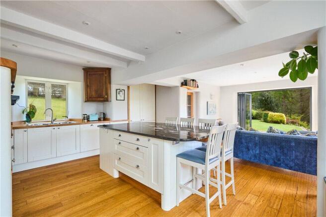 4 bed Detached for sale Image 7