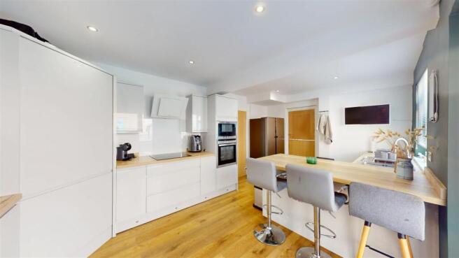 4 bed Semi-Detached for sale Image 5