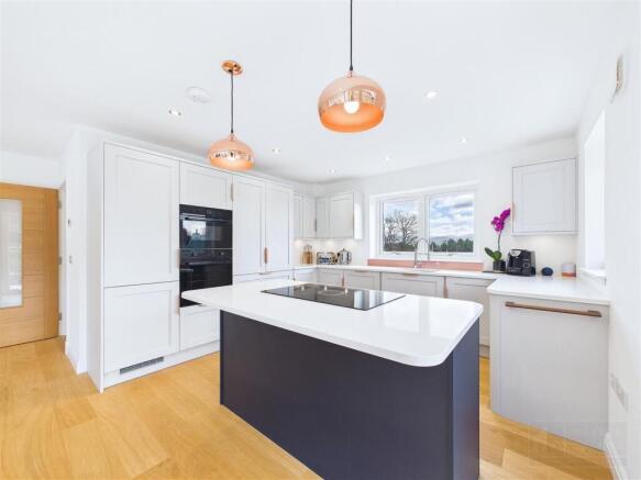 Kitchen & Dining Area