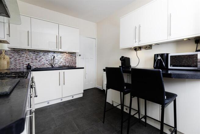 4 bed Semi-Detached for sale Image 6