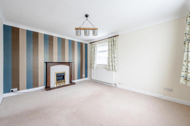 3 bed Semi-Detached to rent Image 5