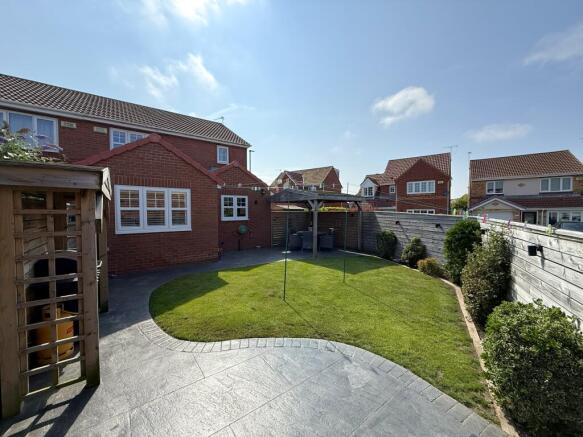 3 bed Semi-Detached for sale Image 3