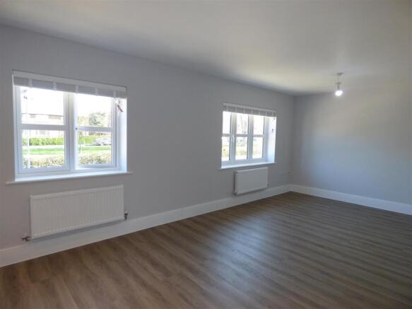 2 Pintle Place lounge.JPG