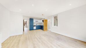 15, Chevington, Garlinge Road, London NW2 3TE