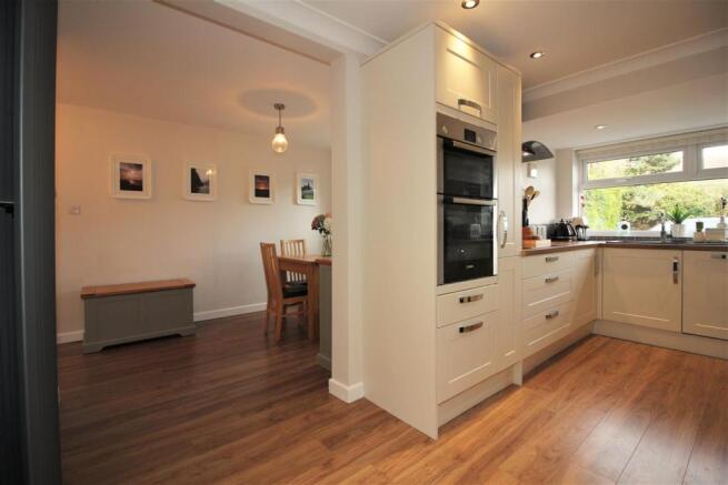 KITCHEN / DINER
