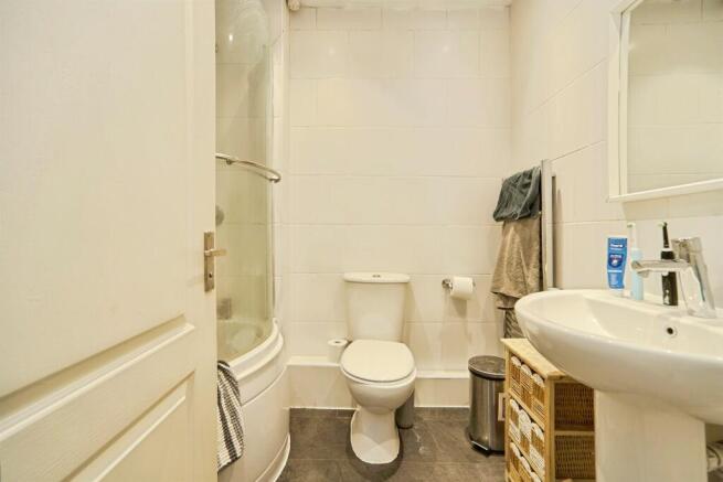 2 bed Flat for sale Image 9