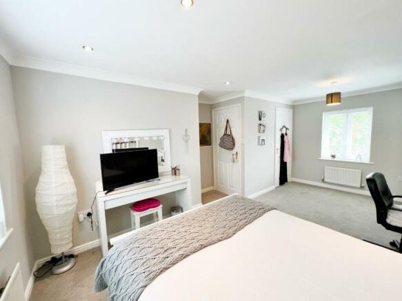 Bedroom 2 pic 4.jpg