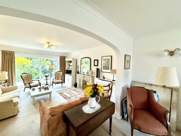 OPEN PLAN SITTING/DINING ROOM