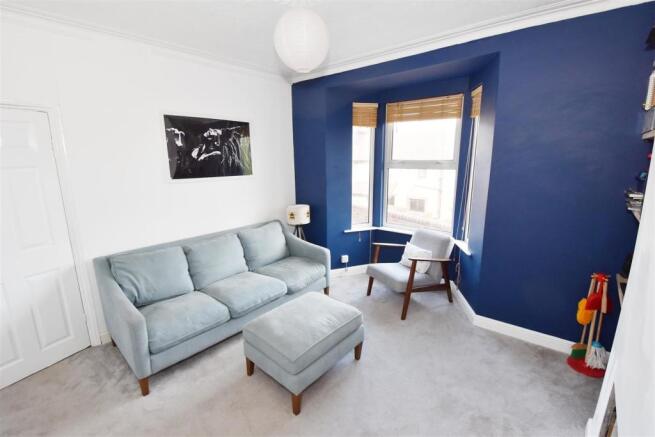 Lounge1.jpg