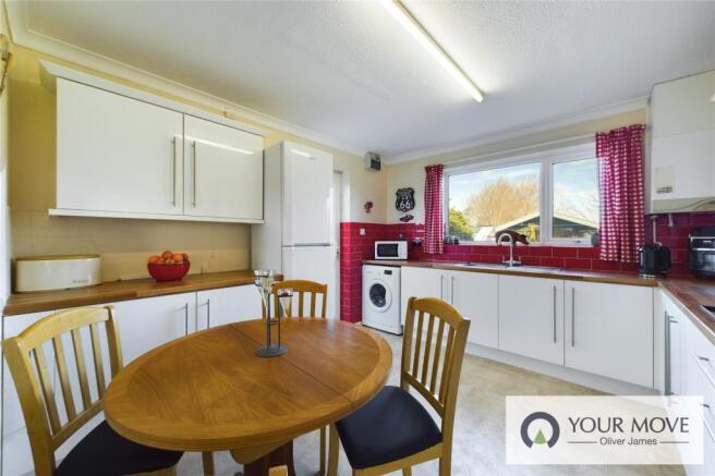 Kitchen / Dining Roo