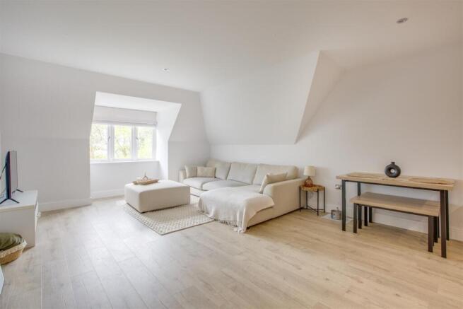 8 The Pines, Amersham Road, HP13 6PN-8.jpg