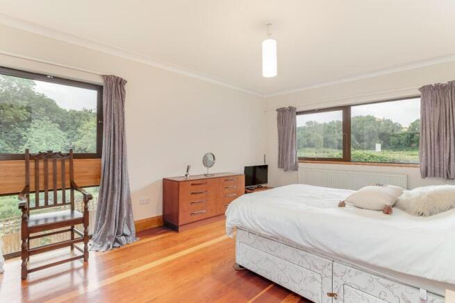 4 bed Detached for sale Image 11
