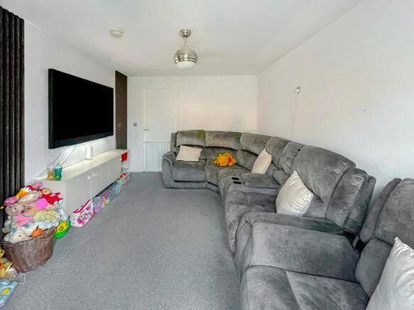 4 bed Semi-Detached for sale Image 5