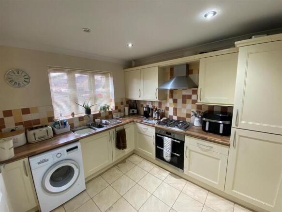 Kitchen x2.jpg