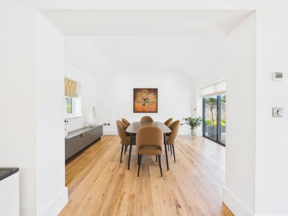 4 bed Detached for sale Image 9