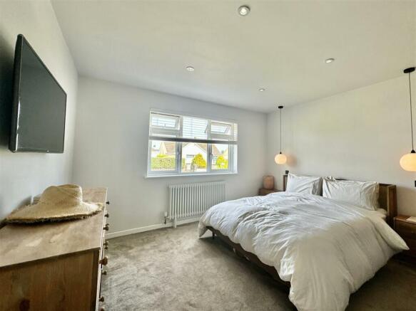 Bedroom 1.jpg