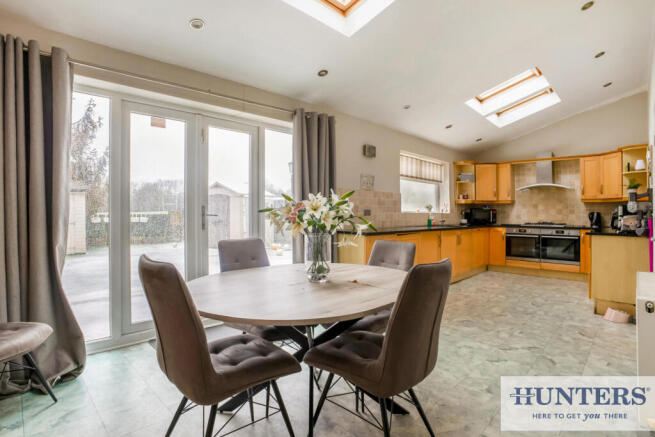 6 bed Detached for sale Image 9