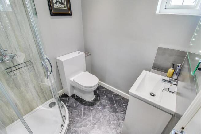 4 bed Detached for sale Image 11