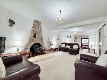 Lochy Place, Erskine
