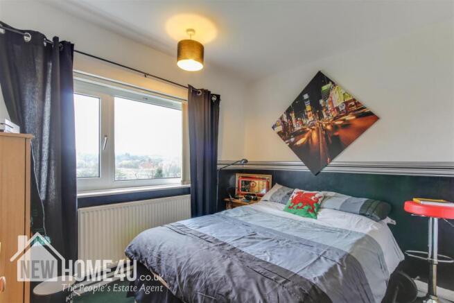 MASTER BEDROOM: