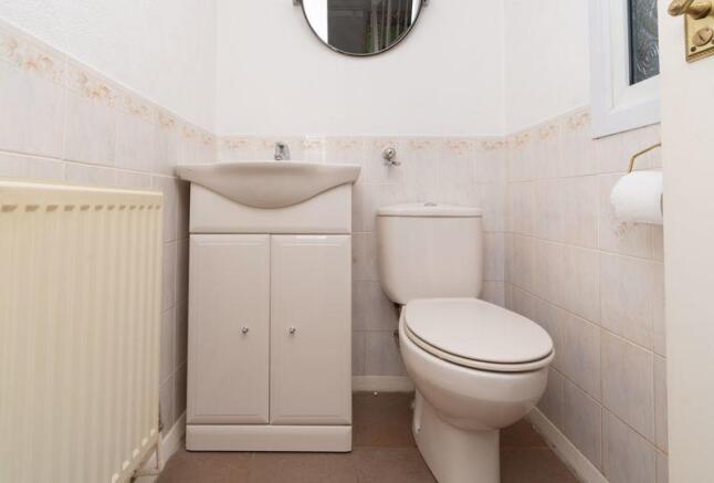 GUEST CLOAKROOM