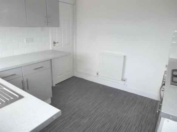 FITTED KITCHEN