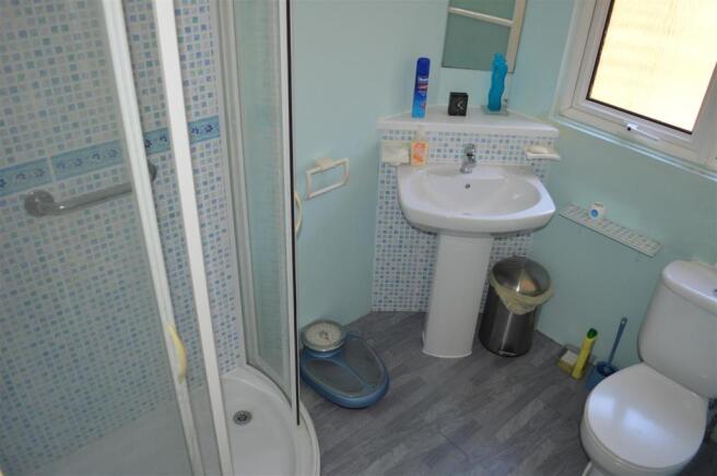EN SUITE SHOWER ROOM