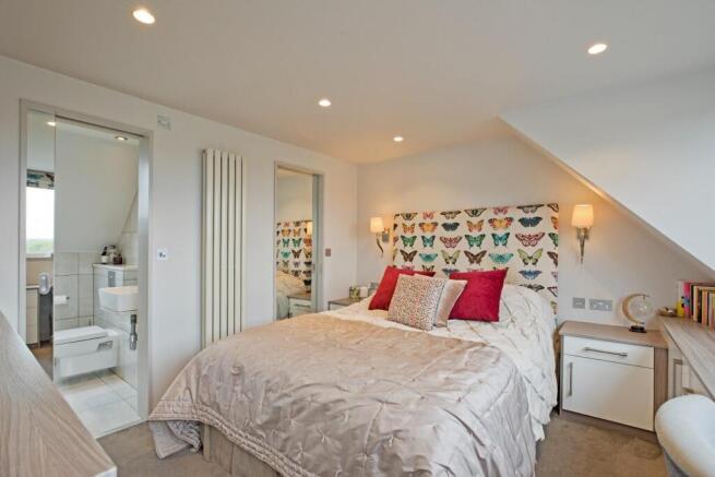 3 bed Terraced for sale Image 5
