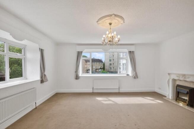 3 bed Apartment for sale Image 6