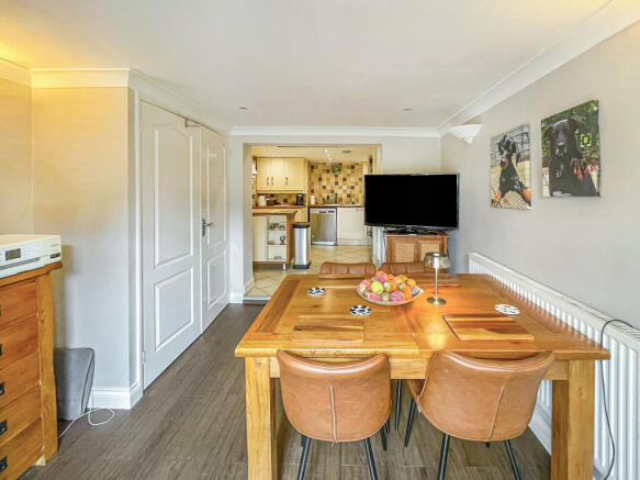 3 bed Semi-Detached for sale Image 10